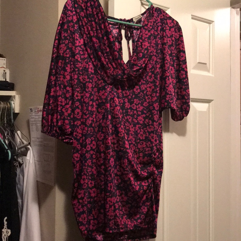 Dress top with flowy neck line